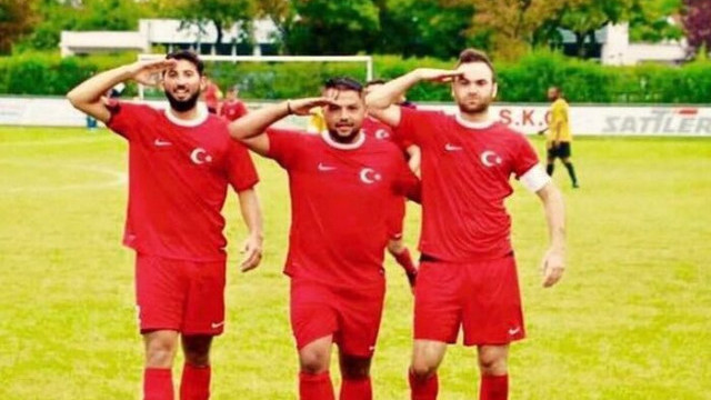 Alman bölgesel futbol federasyonları, asker selamına ceza vermek için çalışma başlattı