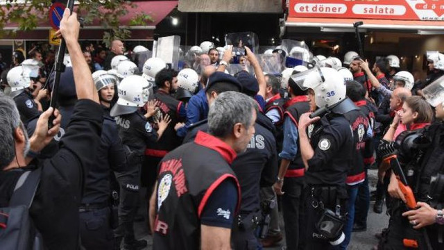 İzmir'de HDP binasında ''açıklama'' gerginliği
