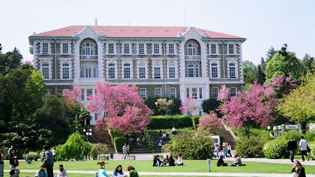 AK Partili siyasetçi LGBT broşürü nedeniyle kızını Boğaziçi'nden aldı