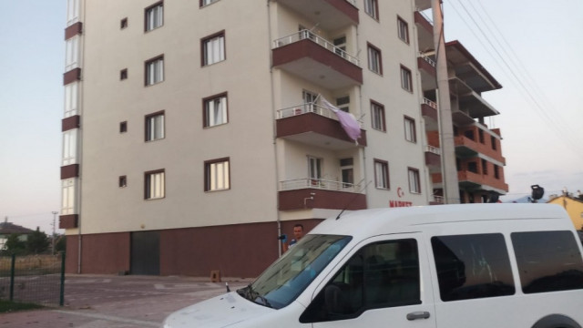 Balkondan düşen kadın hayatını kaybetti