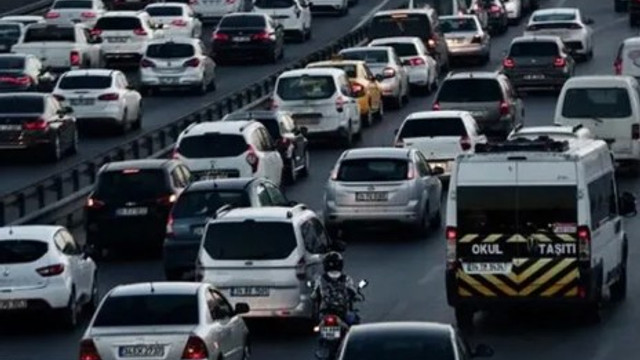 Sürücüler dikkat ! İstanbul'da bazı yollar trafiğe kapatıldı