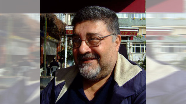 Üniversitede ders veren yazarın ''cilveli'' paylaşımı olay oldu