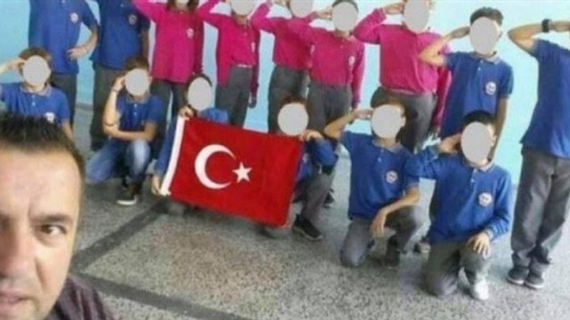 Öğrencilere asker selamı verdiren öğretmene soruşturma