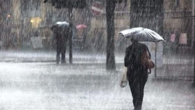 Hava bir anda bozacak ! Meteoroloji'den fırtına ve sağanak yağış ...