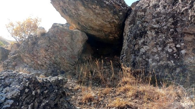 25 yıl sonra dağda saklandığı sığınakta yakalandı