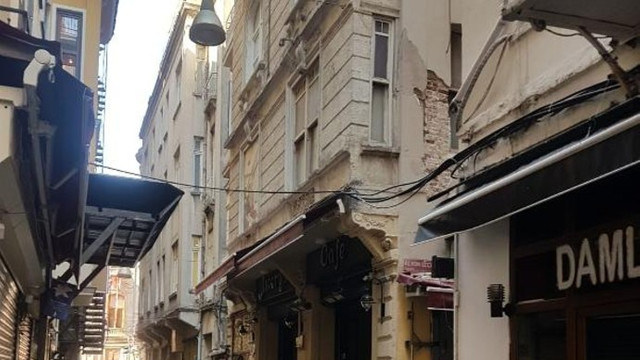 Beyoğlu'nda tahliye edilen bina yıkılacak