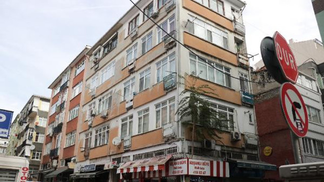 Kadıköy'de 5 katlı bina mühürlendi