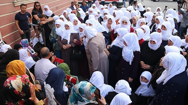 Ağrılı annelerden Diyarbakır annelere destek