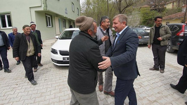 Makam araçlarını azaltalım diyen MHP’li başkandan VİP araç ihalesi