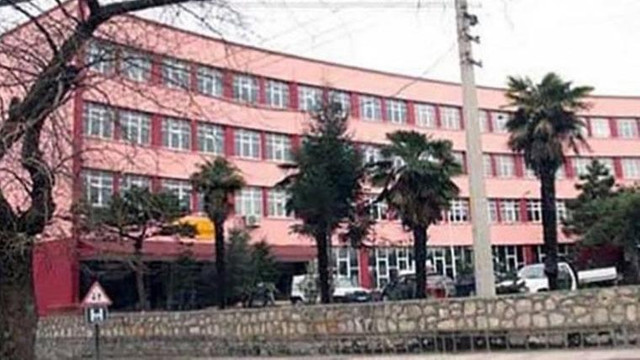 Tarihi okulu yıkıp, otopark yapacaklar!