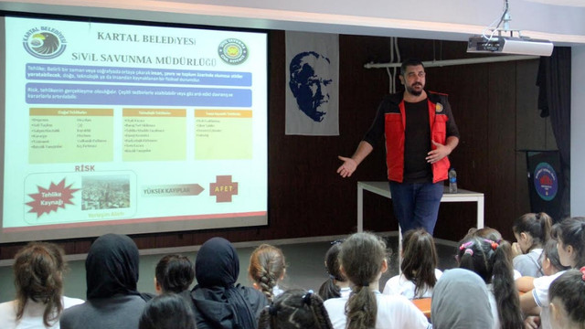 Kartal Belediyesi’nden Öğrencilere Deprem Bilinçlendirme Eğitimi