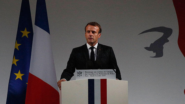 Fransa Cumhurbaşkanı Macron teröristlerle masaya oturdu