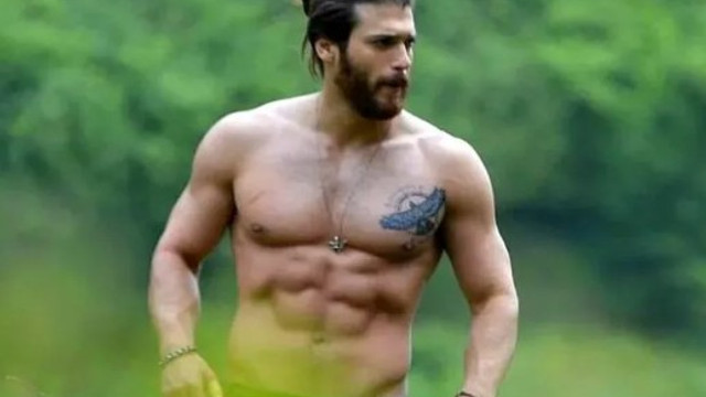Can Yaman'dan doğum gününe özel şov