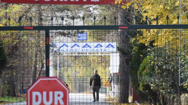 Türkiye sınır dışı etti, Yunanistan kabul etmedi ! Sınırda şok görüntü !