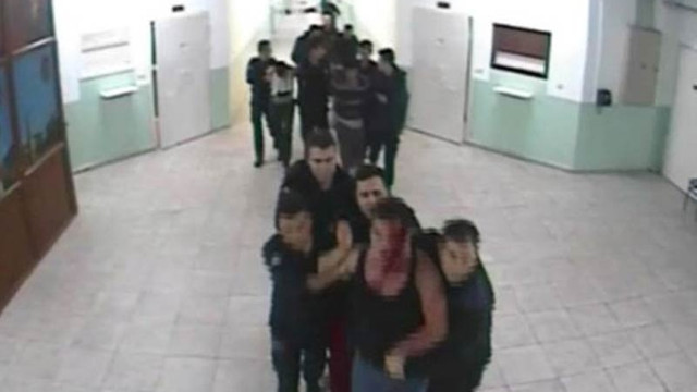 Cezaevinde çocuk tutuklulara dayak rezaleti