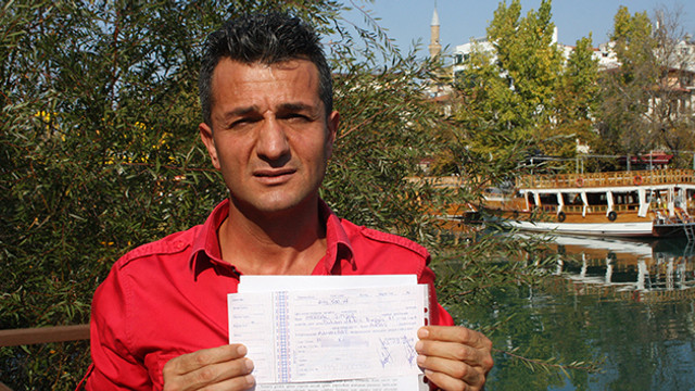 Hem eşinden, hem de arabasından oldu