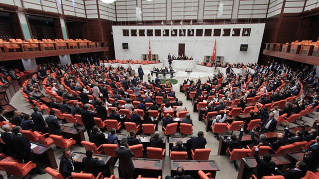 MHP'den TBMM'de muhalefete sürpriz destek