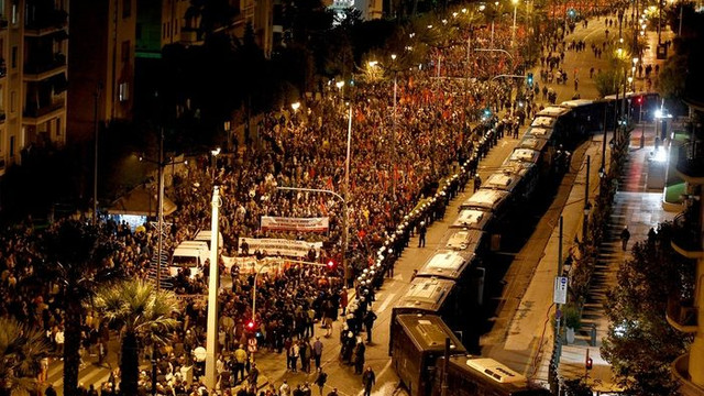 ABD Büyükelçiliği'ne yürüyüp, ABD bayrağı yaktılar