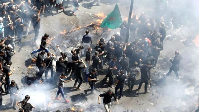 İran alev alev ! Ruhani, benzine neden zam yapıldığını açıkladı