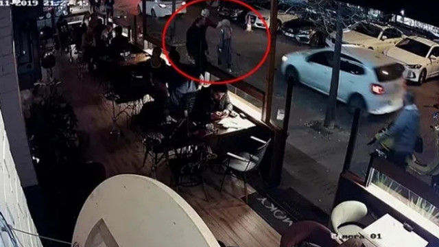 Başörtülü öğretmene saldıran kadın yakalandı