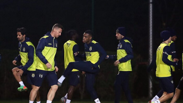 Fenerbahçe'de Vedat Muriç ve Kruse takımdan ayrı çalıştı