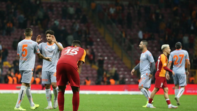 Galatasaray'a Başakşehir darbesi! Aslan'ın kalesi yıkıldı!