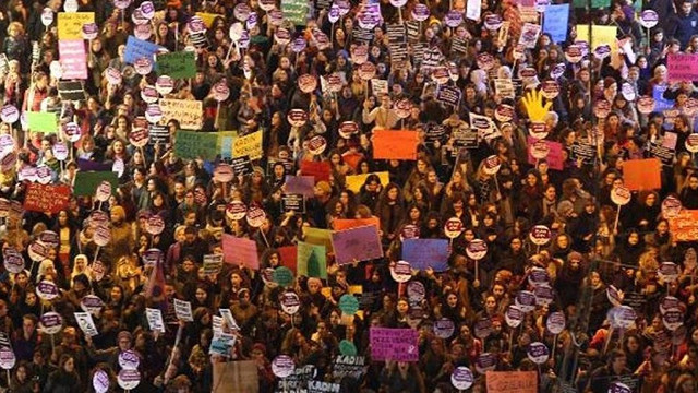 Beyoğlu Kaymakamlığı 25 Kasım yasağını kaldırdı