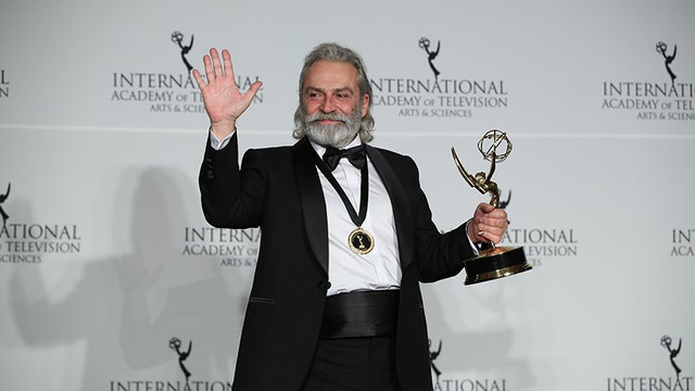 Haluk Bilginer'e Emmy Ödülleri'nde En İyi Erkek Oyuncu ödülü