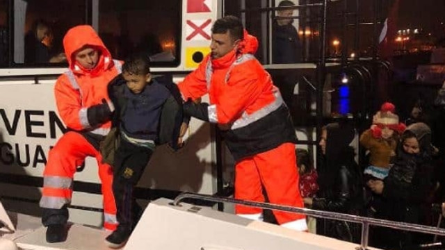 Ege'de 11’i çocuk 20 sığınmacı daha kurtarıldı