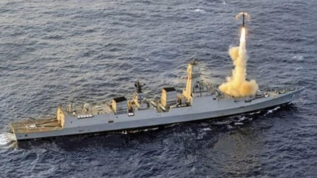Brahmos füze denizde test edildi