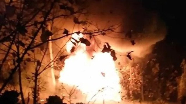 Alev topuna dönen servisten son anda kurtuldular !