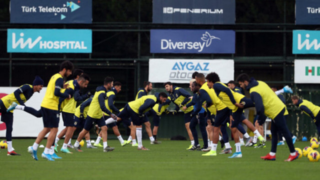 Fenerbahçe'de Vedat Muriqi ve Max Kruse takımla çalıştı