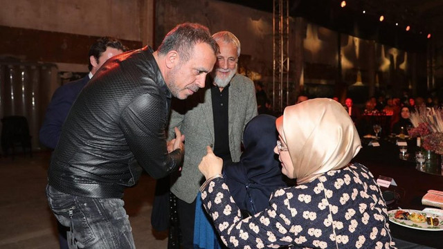 Haluk Levent'e, Emine Erdoğan'dan İngilizce desteği