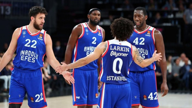 Shane Larkin tarih yazdı, Anadolu Efes farklı kazandı!