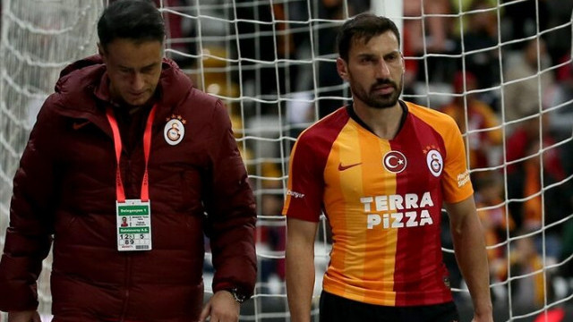 Galatasaray'da Şener Özbayraklı en az 3 hafta yok