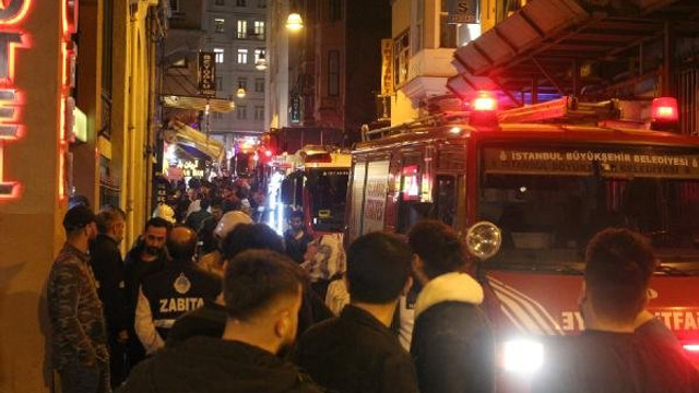 İstanbul Beyoğlu'nda yangın paniği ! Otelde yangın çıktı...