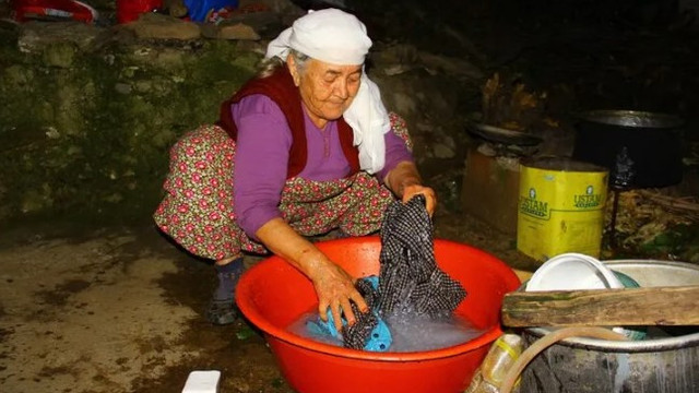 Bunun adı varlık içinde yokluk ! İlk çağları yaşıyorlar...