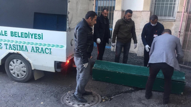 Sınırda donarak öldü !