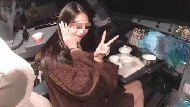 Yolcu uçağının kokpitinde skandal fotoğraf