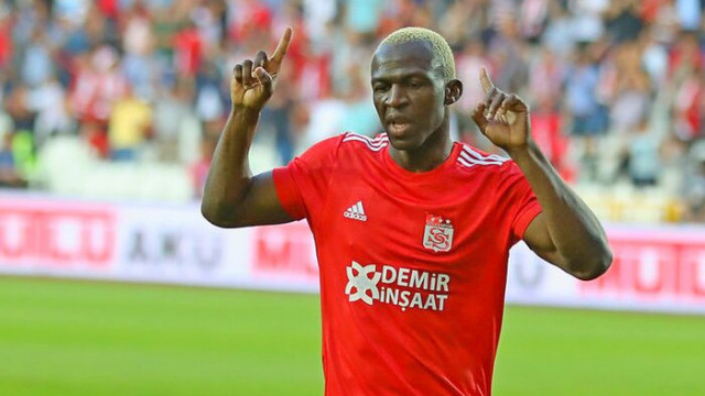 Sivasspor'un dedesi Arouna Kone kulübede boş oturmuyor
