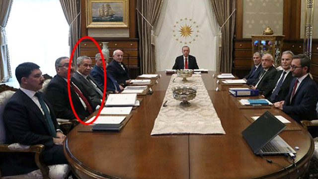 Bülent Arınç, Erdoğan'ın yanındaki yerini kaybetti