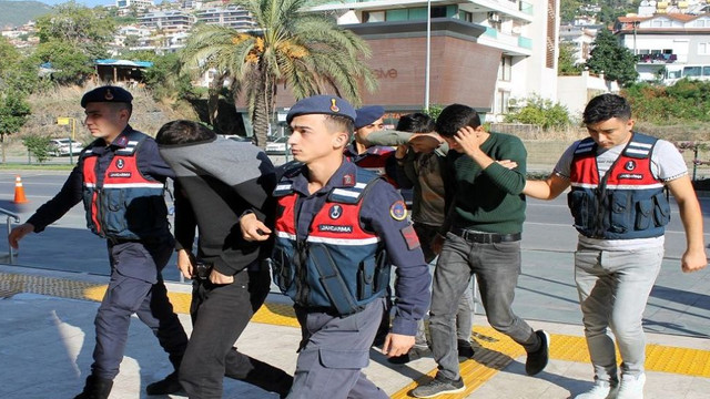 2 ayaklı fareler yakalandı! 10 bin meyveyi çaldılar