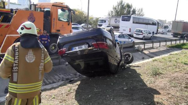 Emniyet şeridinde kaza ! Lüks otomobil takla attı