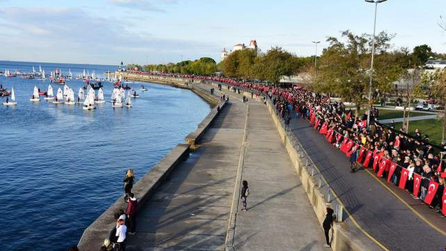 Kadıköy'de 10 Kasım'da Ata'ya Saygı Zinciri