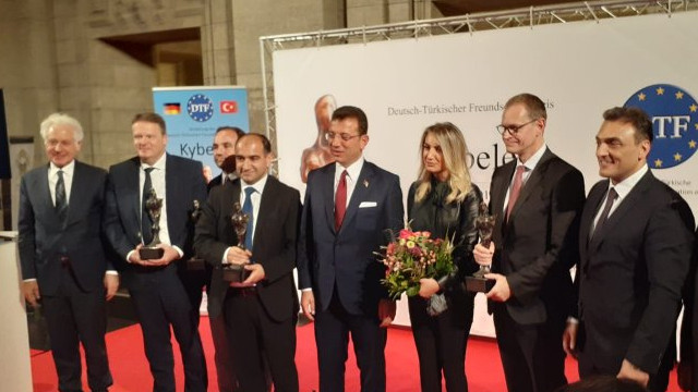 Ekrem İmamoğlu’na Berlin’de onur ödülü