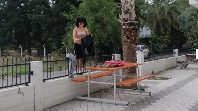 Antalya'da bir anda soyunmaya başlayan kadın gözaltında