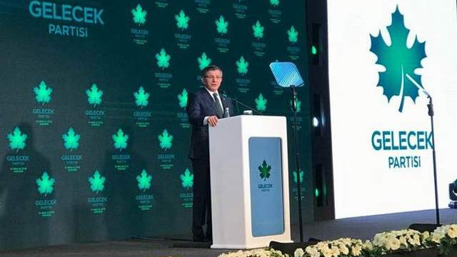 Davutoğlu’ndan diğer partilere emojili mesaj