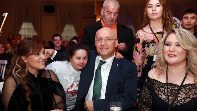 Yenimahalle’de engeller sevgiyle aşılıyor