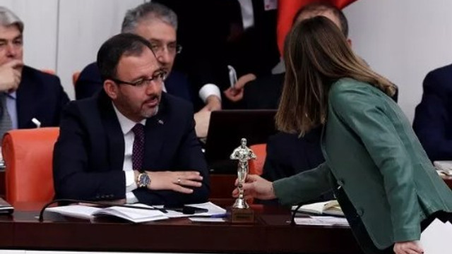 ''İşsizlik ve mutsuzluk'' Oscar'ını Bakan Kasaoğlu'na verdi