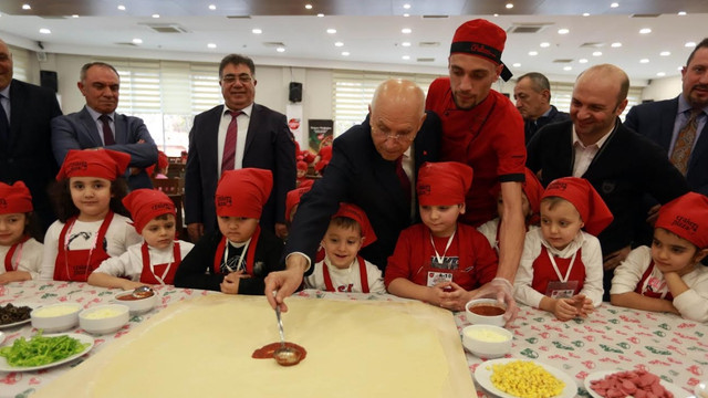 Yenimahalleli miniklerden 5 kiloluk dev pizza